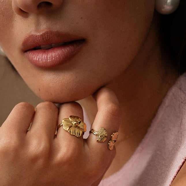 Ring - flower motif
