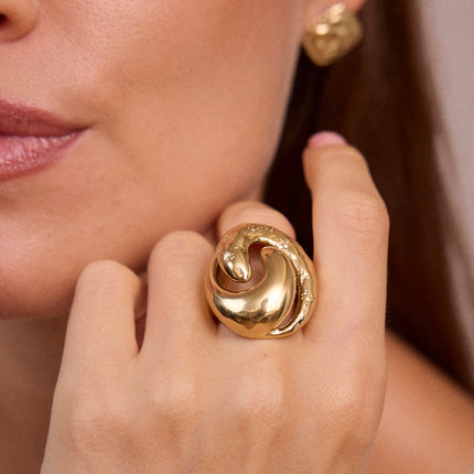 Ring - yin yang style pattern