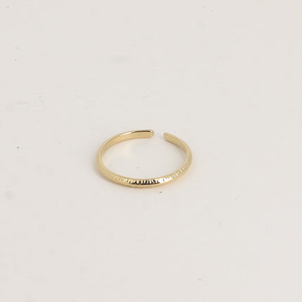 Bague fine - lignes gravées