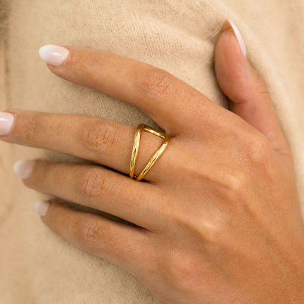 Bague ouverte - forme arrondie et ajourée et l'autre lisse