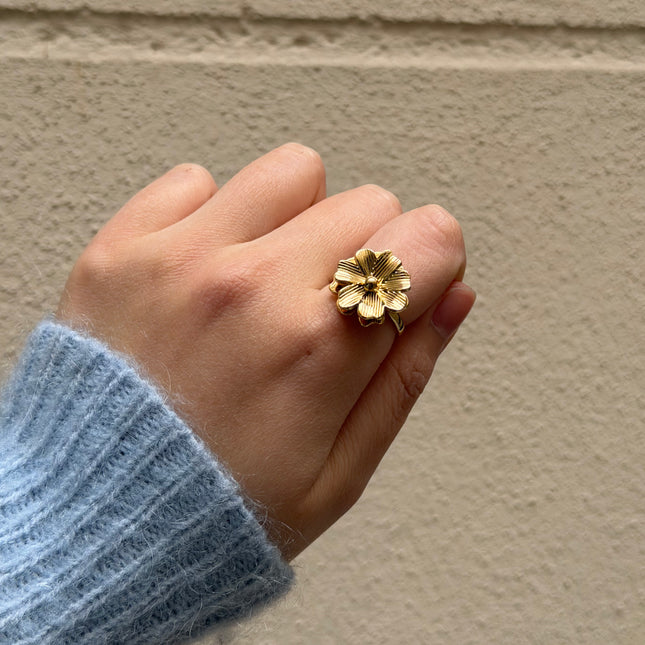 Bague rotative avec fleur texturée tournante