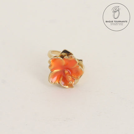 Bague rotative avec hibiscus émaillé tournant