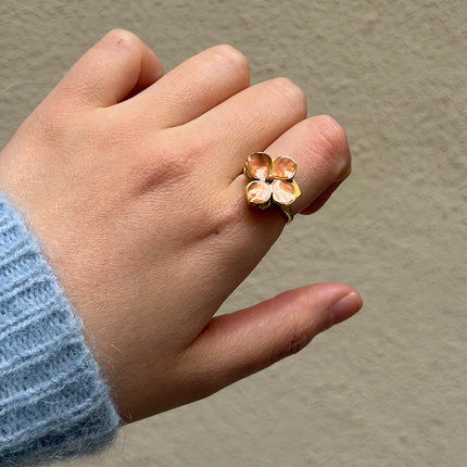 Bague rotative avec trèfle émaillé tournant