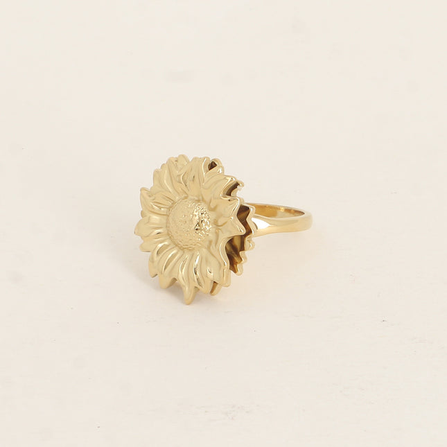 Rotating ring with rotating flower