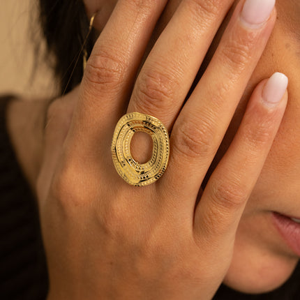 Bague large - grand ovale large, ajouré et milgrain