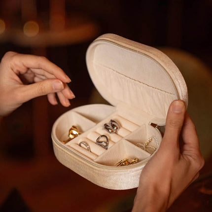 Boîte à bijoux ovale en velours Rachida