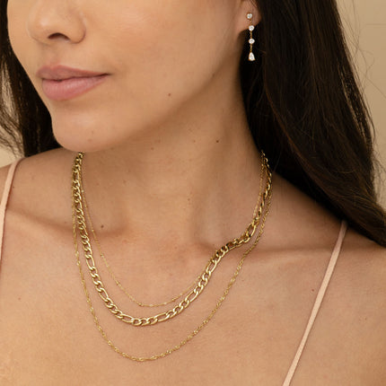 3-strand necklace with curb links, flat chain and Figaro clasp