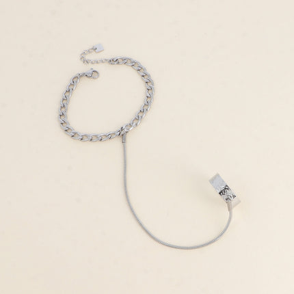 Chaîne de main - bague martelée, mailles gourmette et lien serpent