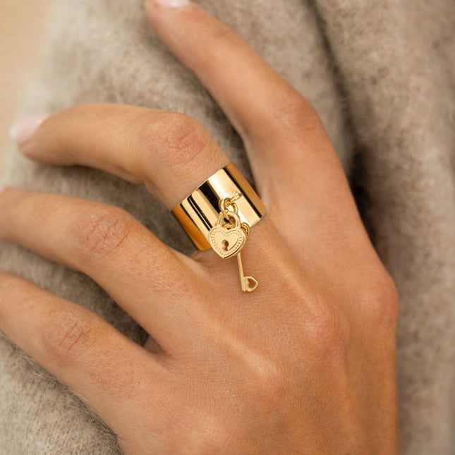 Rosia Ring - wide with key and heart padlock