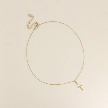 Collier - croix religieuse et d'un cristal