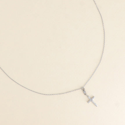Collier - croix religieuse et d'un cristal