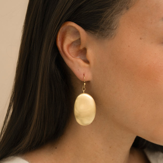 Boucles à crochet - pièce ovale bombée effet brossé