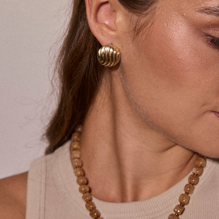 Stud earrings - round piece with engraved wavy lines