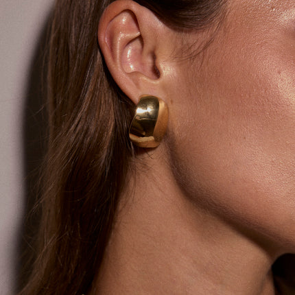 Boucles puces - goutte légèrement bombée, lisse et miroir