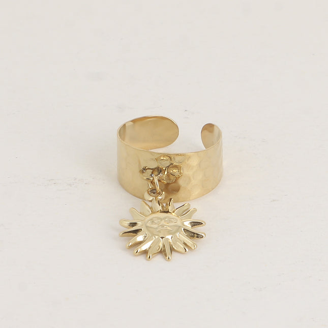 Bague - anneau facetté effet martelé et pampille soleil