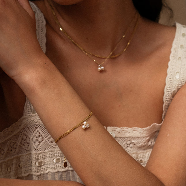 Bracelet - 3 alternating curb links, 3 freshwater pearls