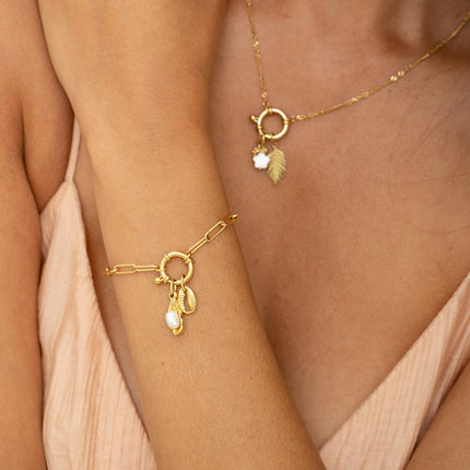 SUMMER VIBES card: Bracelet and 6 pendants (shell and cowrie)