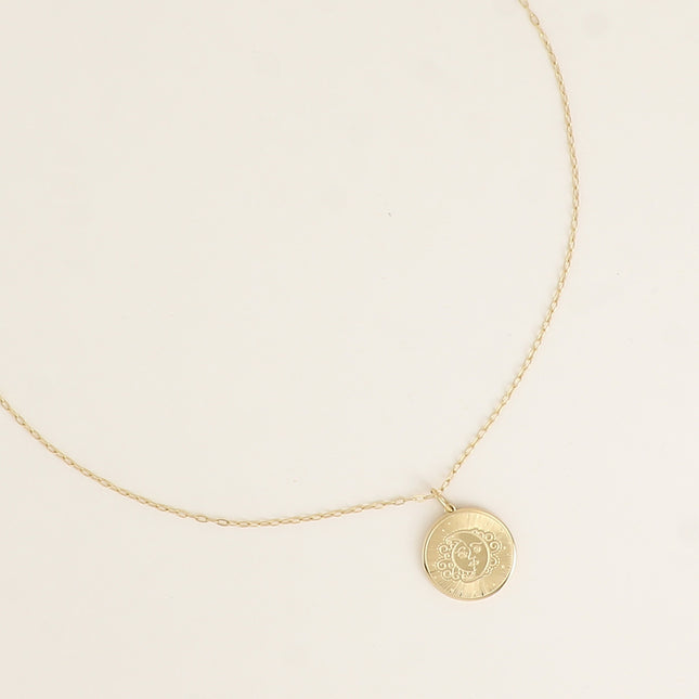 Collier - pendentif rond avec une éclipse gravée