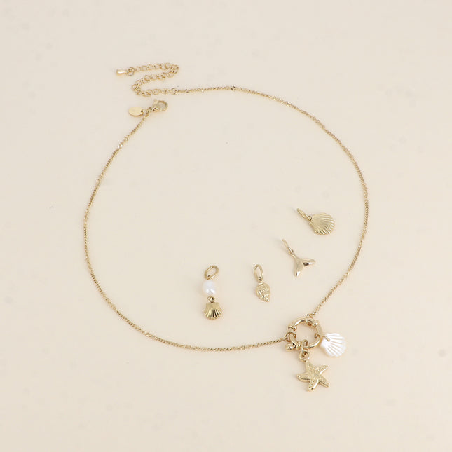 Cartelette Collier et 6 pendentifs (étoile de mer et coquillage nacré)