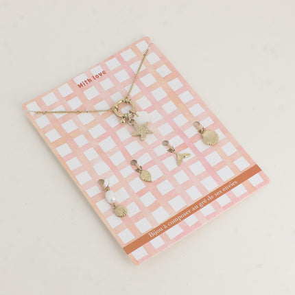 Card and 6 pendants (starfish and pearlescent shell)