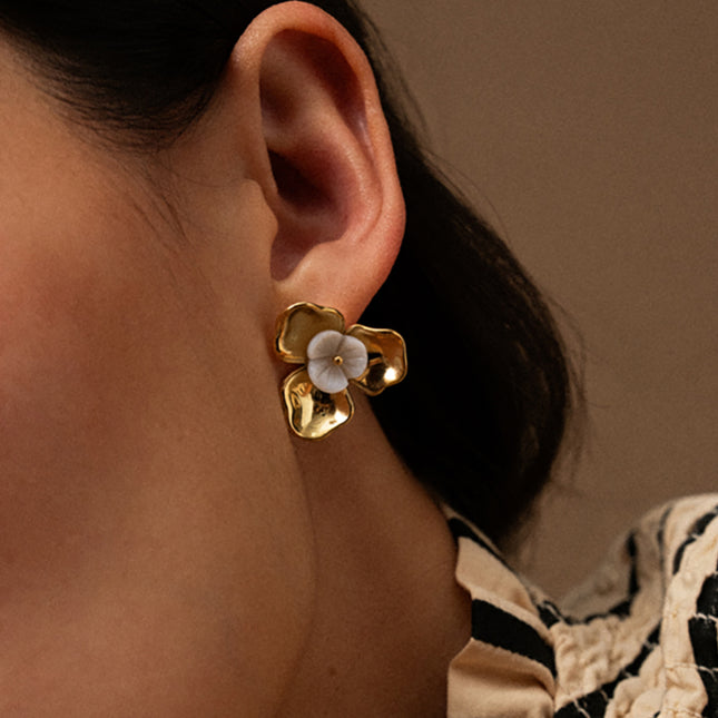 Boucles puces Alba - fleur à 3 pétales et fleur nacrée