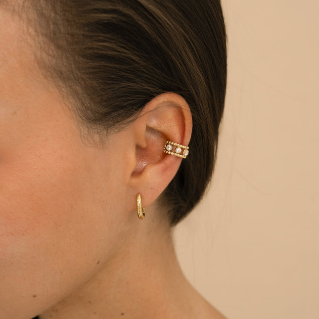 Earcuffs - two milgrain effect rings and 3 round crystals