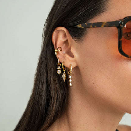 Earcuffs - intertwining of two rings and an oval crystal