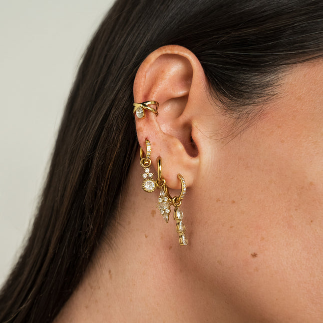 Earcuffs - intertwining of two rings and an oval crystal