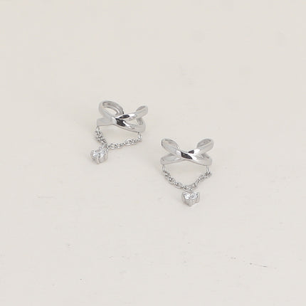 Earcuffs - deux anneaux croisés et un cristal sur une chaîne pendante
