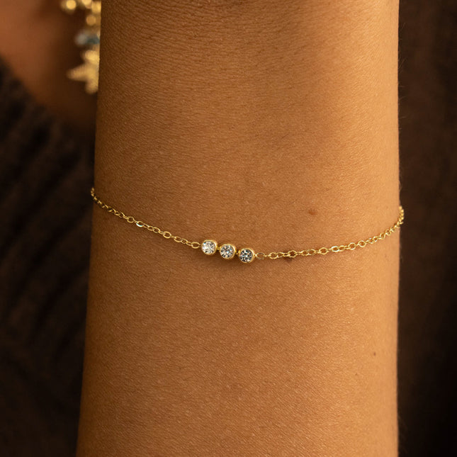 Bracelet - delicate chain and 3 round crystals