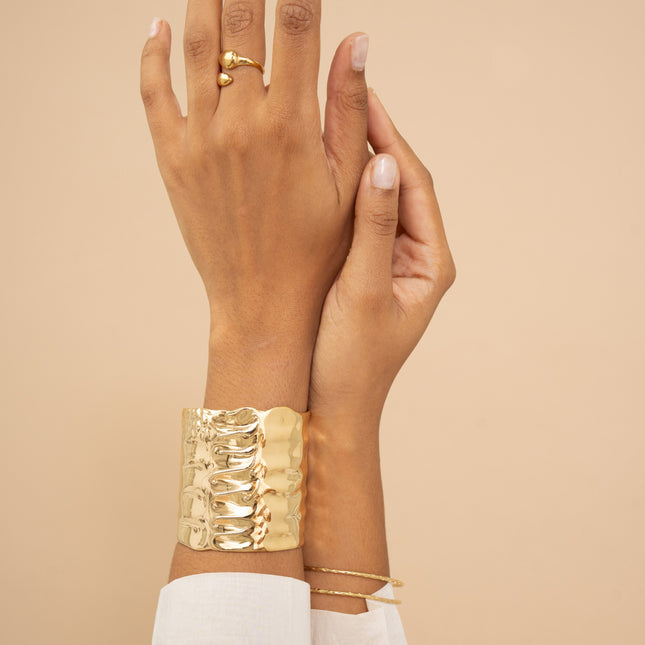 Cuff - large textured 67 mm ring
