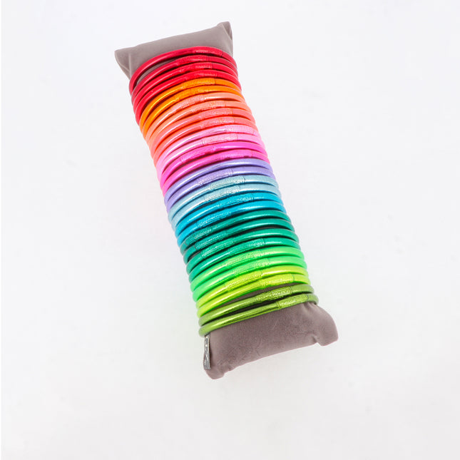 Set of 30 thick multicolored Buddhist bangles with mantra. Cushion included. Average price: €4.50 excl. VAT