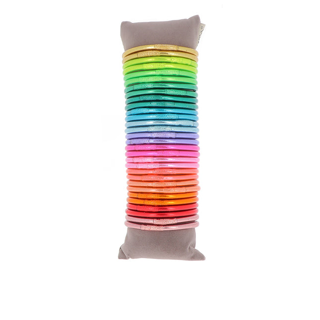 Set of 30 thick multicolored Buddhist bangles with mantra. Cushion included. Average price: €4.50 excl. VAT