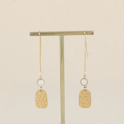 Boucles à crochet - pampille aspect nid d'abeille, ornées de cristaux de Swarovski® SS29 et cristal toupie