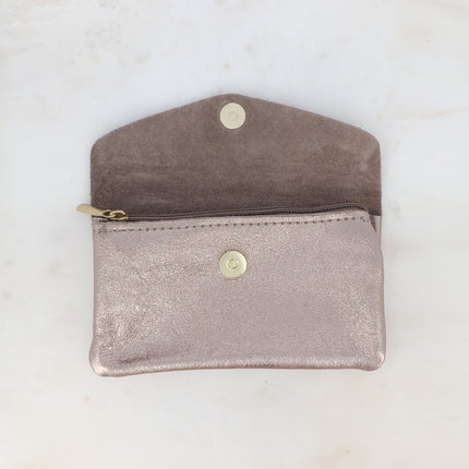 Pochette Barcelone - 1 bouton aimanté, 1 zip et 3 poches