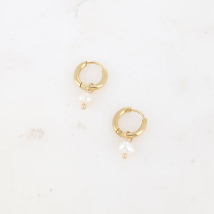 Mini créoles - perles d'eau douce pendantes
