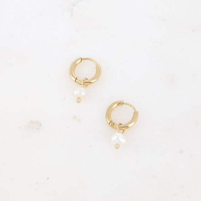 Mini créoles - perles d'eau douce pendantes